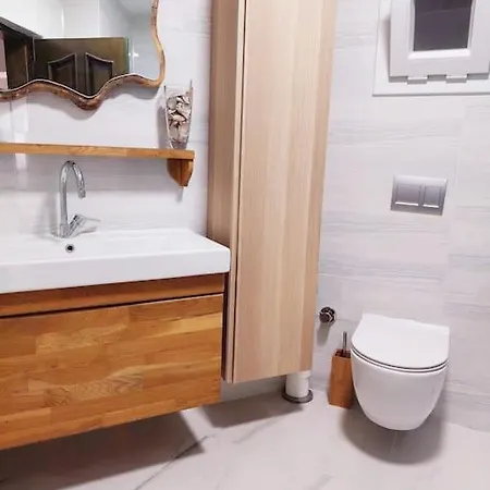 Ruime Woning Aan Zee Вилла