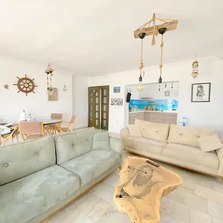 Ruime Woning Aan Zee Дидим
